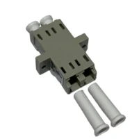 Adaptador LC-UPC multimodo dúplex para conexión de fibra óptica.