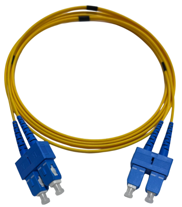 Patchcord monomodo SC/UPC a SC/UPC de 3 metros, alta precisión y baja pérdida.