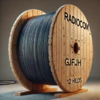 Carrete de madera con cable de fibra óptica GJFJH de 12 hilos, marca RADIOCOM.
