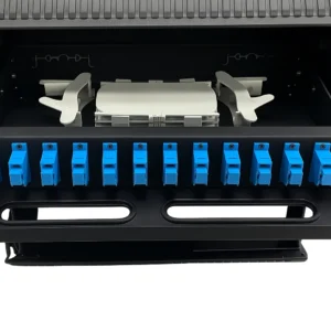 ODF X12 CORES LC/SC, equipado con conectores LC o SC simplexde color azul, ideal para paneles de distribución óptica.