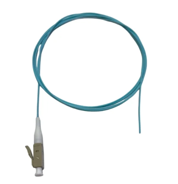 Pigtail multimodo LC/UPC OM4 de 1 metro, chaqueta aqua de 0.9mm para redes de alta velocidad.
