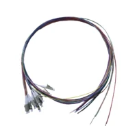 Kit de 12 pigtails LC/UPC multimodo OM4 con recubrimientos de colores y conectores preterminados.