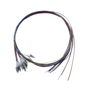 Kit de 12 pigtails LC/UPC multimodo OM4 con recubrimientos de colores y conectores preterminados.