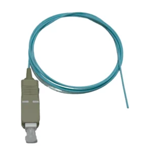 Pigtail SC/UPC multimodo OM4 de 1 metro con chaqueta aqua, ideal para empalmes rápidos y precisos.